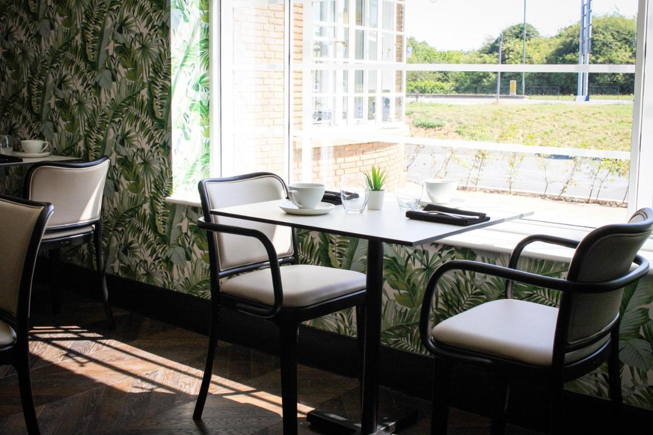 The Comet London Hatfield Гатфілд Екстер'єр фото